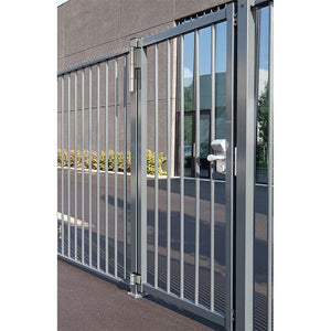 Locinox Mammoth180 on Gate Exterior